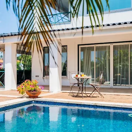 Riviera Apartment *